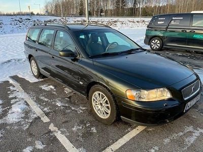 Begagnad Volvo V70 140 HK (102 kW) 2005 Grön metallic Kombi