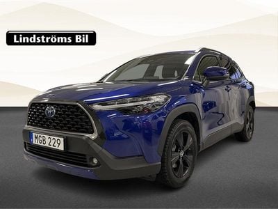 Mörkblå Begagnad 2023 Toyota Corolla Cross Style SUV | 359 900 kr (Marknadspris)