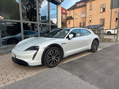Begagnad Porsche Taycan Cross Turismo 319 kW (435 HK) 2021 Ljusgrå Sedan