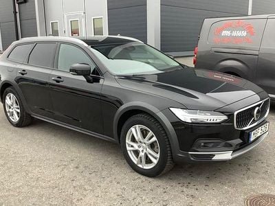 Begagnad Volvo V90 CC Momentum 197 HK (144 kW) 2021 Svart Kombi