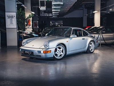 Begagnad Porsche 911 Carrera 250 HK (183 kW) 1992 Grå Sportkupé