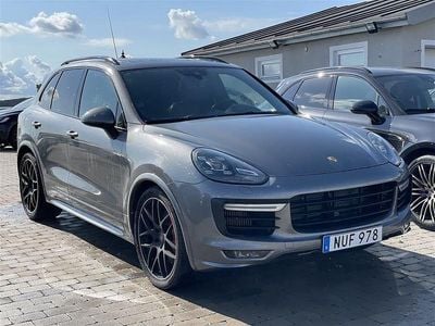 Grå Begagnad 2015 Porsche Cayenne GTS Chrono SUV | 589 000 kr