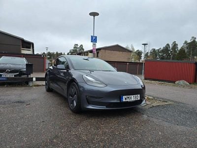 Midnight metallic silver Begagnad 2022 Tesla Model 3 Long Range AWD Sedan | 275 000 kr (Marknadspris)