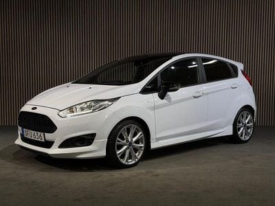 Begagnad Ford Fiesta ST-Line 101 HK (74 kW) 2016 Vit Halvkombi