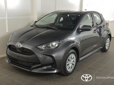 Vit Ny 2025 Toyota Yaris Hybrid Halvkombi | 254 900 kr