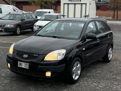 Begagnad Kia Rio GT-Line 97 HK (71 kW) 2005 Svart Halvkombi