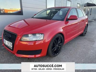 Begagnad Audi A3 Sportback Attraction 105 HK (77 kW) 2010 Röd Halvkombi