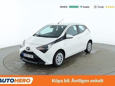 Begagnad Toyota Aygo X-play 72 HK (52 kW) 2020 Vit Halvkombi
