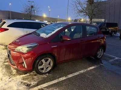 Begagnad Toyota Yaris Hybrid 101 HK (74 kW) 2018