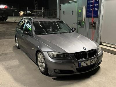 Begagnad BMW 320 177 HK (130 kW) 2009 Space grau metallic Kombi