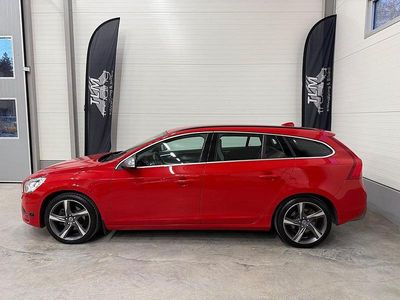 Röd Begagnad 2011 Volvo V60 R-Design Kombi | 144 900 kr (Marknadspris)