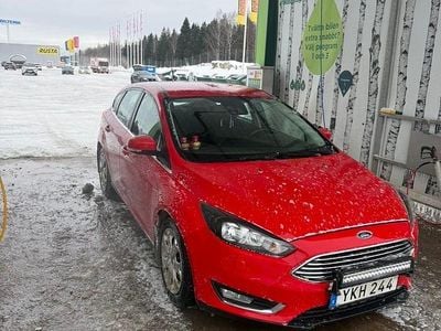Röd Begagnad 2017 Ford Focus | 75 000 kr (Bra pris)
