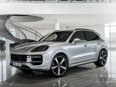 Dolomite silver Begagnad 2024 Porsche Cayenne SUV | 1 099 000 kr