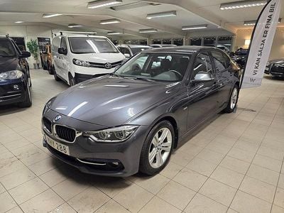 Grå Begagnad 2016 BMW 318 Sport Line Sedan | 144 900 kr (Bra pris)