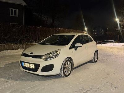 Vit Begagnad 2012 Kia Rio Halvkombi | 47 500 kr
