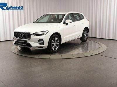 Begagnad Volvo XC60 Core 349 HK (256 kW) 2023 Crystal vit metallic SUV