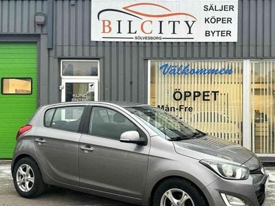 Begagnad Hyundai i20 Premium 84 HK (61 kW) 2013 Grå Halvkombi
