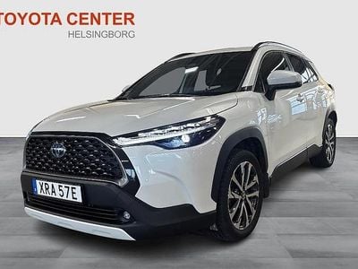Vit Begagnad 2023 Toyota Corolla Cross Style SUV | 384 900 kr (Lite dyr)