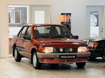 begagnad Opel Ascona 1.6 Sedan ett unikt exemplar Lågmilare 90hk