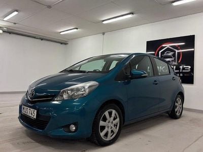 Mörkgrön Begagnad 2014 Toyota Yaris Active Halvkombi | 59 900 kr (Marknadspris)