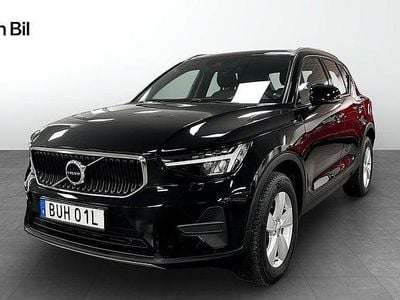 Svart Begagnad 2022 Volvo XC40 Momentum SUV | 279 000 kr (Marknadspris)