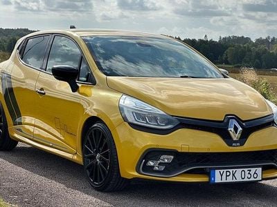 Gul Begagnad 2017 Renault Clio IV Trophy Halvkombi | 199 900 kr