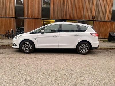 Vit Begagnad 2018 Ford S-MAX Titanium Minibuss | 198 700 kr (Marknadspris)