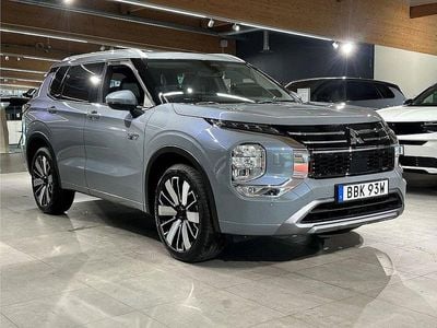 Moonstone grey Ny 2025 Mitsubishi Outlander P-HEV Instyle SUV | 609 900 kr (Marknadspris)