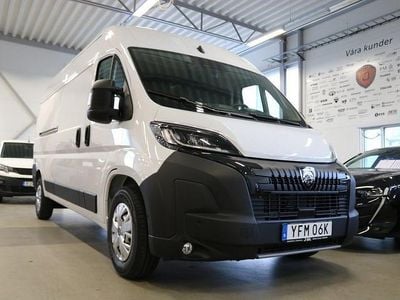 Vit icy Begagnad 2024 Peugeot Boxer Van | 487 375 kr (Bra pris)