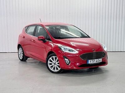 Begagnad Ford Fiesta Titanium 101 HK (74 kW) 2018 Röd Halvkombi
