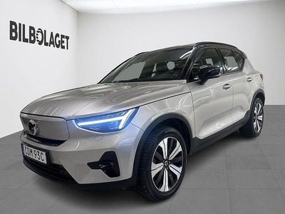 Ljusgrå Begagnad 2022 Volvo XC40 Plus SUV | 369 800 kr