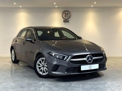 Grå Begagnad 2019 Mercedes A180 Halvkombi | 219 900 kr (Marknadspris)