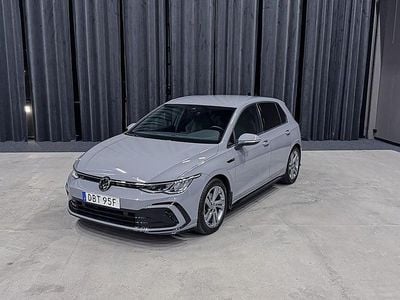 Grå Begagnad 2021 VW Golf VIII R-line Halvkombi | 259 900 kr (Lite dyr)