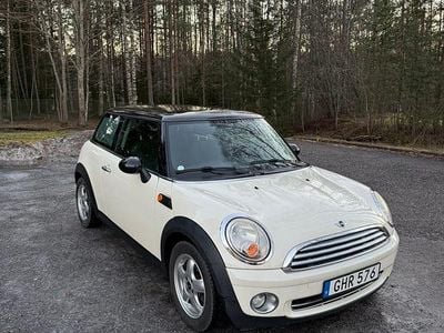 Krämvit Begagnad 2008 Mini Cooper Halvkombi | 72 000 kr (Dyr)