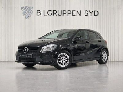 Svart Begagnad 2016 Mercedes A180 Night Halvkombi | 154 900 kr (Marknadspris)