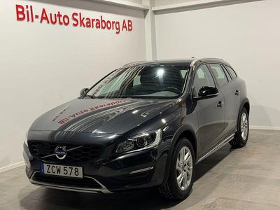 Grå Begagnad 2017 Volvo V60 CC Momentum Kombi | 196 500 kr (Marknadspris)