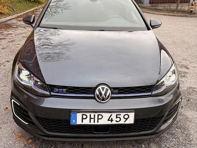 Grå Begagnad 2018 VW Golf VII GTE Halvkombi | 219 999 kr (Lite dyr)
