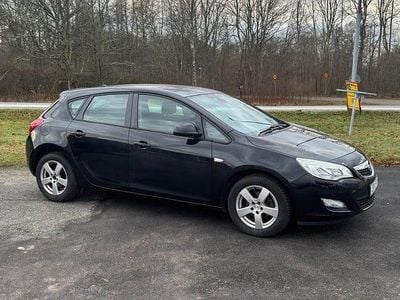 Svart Begagnad 2010 Opel Astra Enjoy Halvkombi | 47 500 kr (Marknadspris)
