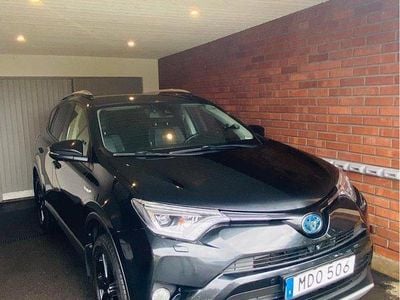 Begagnad Toyota RAV4 Hybrid Executive 197 HK (144 kW) 2016 Svart SUV