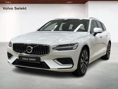 Begagnad Volvo V60 Core 355 HK (261 kW) 2024 Vit Kombi
