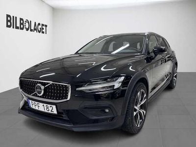 Begagnad Volvo V60 CC Core 197 HK (144 kW) 2023 Kombi