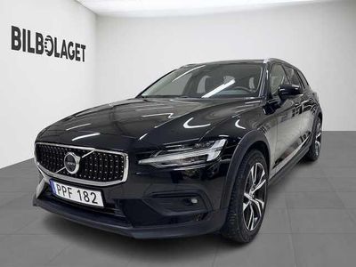 Begagnad 2023 Volvo V60 CC Core Kombi | 409 800 kr (Marknadspris)