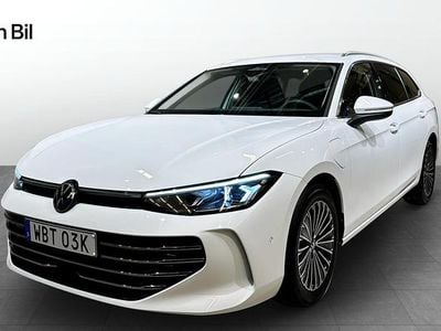 Vit (pure white) Begagnad 2024 VW Passat Elegance Kombi | 439 500 kr (Bra pris)