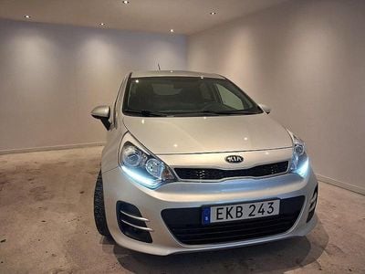 Grå Begagnad 2016 Kia Rio Halvkombi | 89 000 kr (Marknadspris)