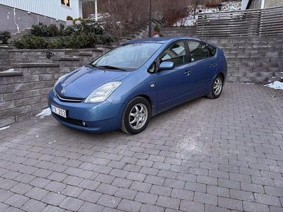 Begagnad Toyota Prius 112 HK (82 kW) 2006 Blåmetallic Halvkombi