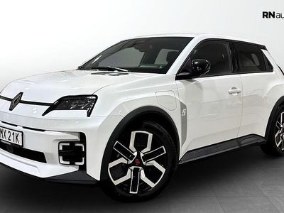 Vit Begagnad 2025 Renault 5 E-Tech Techno Halvkombi | 348 900 kr (Marknadspris)