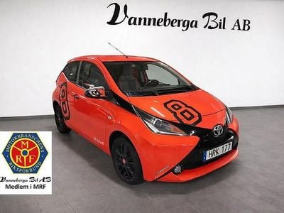 Begagnad Toyota Aygo X-cite 69 HK (50 kW) 2015 Orange Halvkombi