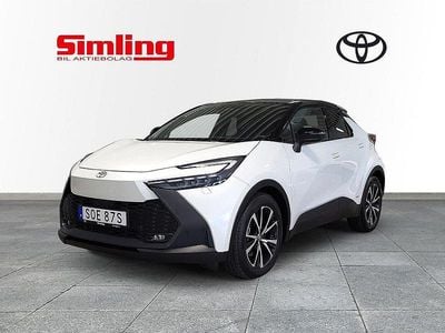 Vit Begagnad 2024 Toyota C-HR Style SUV | 424 900 kr (Marknadspris)