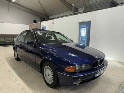 Blå Begagnad 1996 BMW 523 Sedan | 59 900 kr
