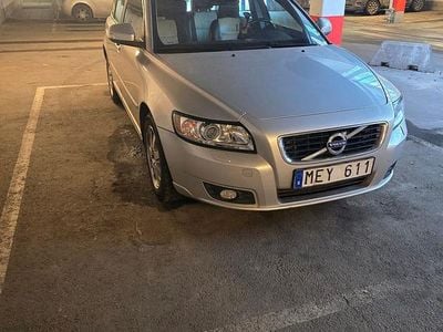 Ljusgrå Begagnad 2011 Volvo V50 Standard Kombi | 56 000 kr (Marknadspris)